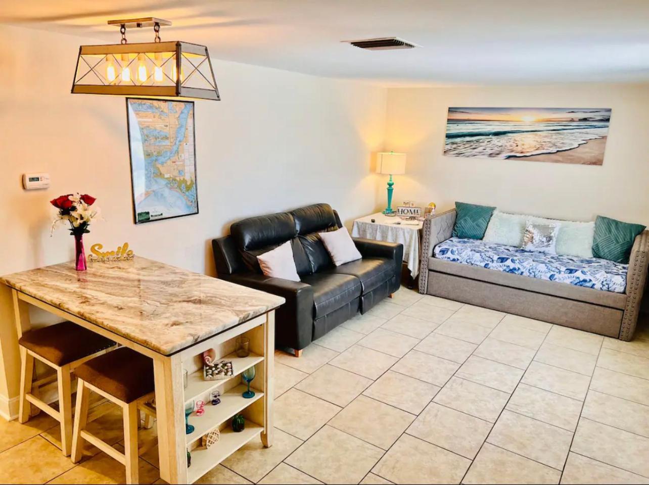 Cozy Home With One Bedroom Κέιπ Κόραλ Εξωτερικό φωτογραφία
